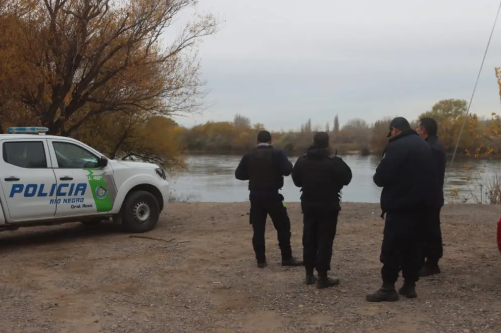 Los efectivos policiales durante el operativo realizado en la zona del Parque Bíblico. Foto: (Tania Domenicucci - ANR) 
