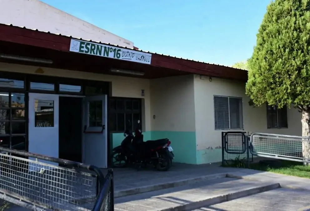 La ESRN 16 de Roca, donde se activó un operativo policial tras una nueva amenaza. Foto (ANR)