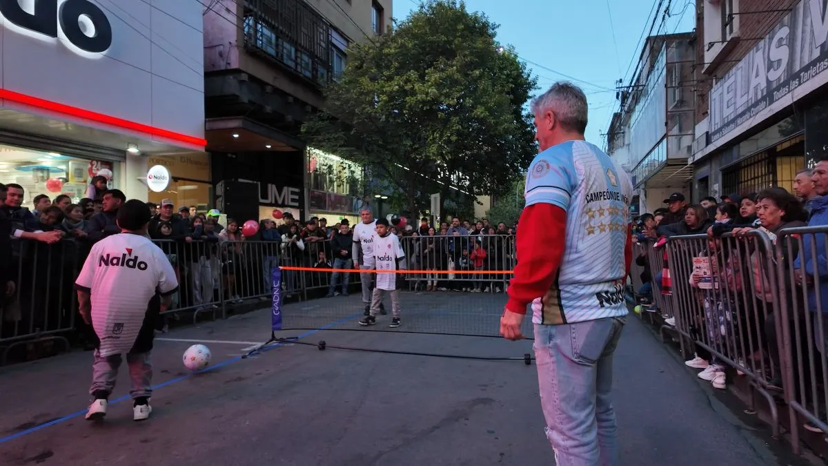 El "Burrito" Ortega particip&oacute; de la inauguraci&oacute;n de la nueva sucursal de Naldo. Foto (Naldo).