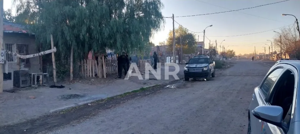 Los allanamientos fueron realizados en simultaneo en distintos puntos de la General Roca. Fotos:ANRoca. 