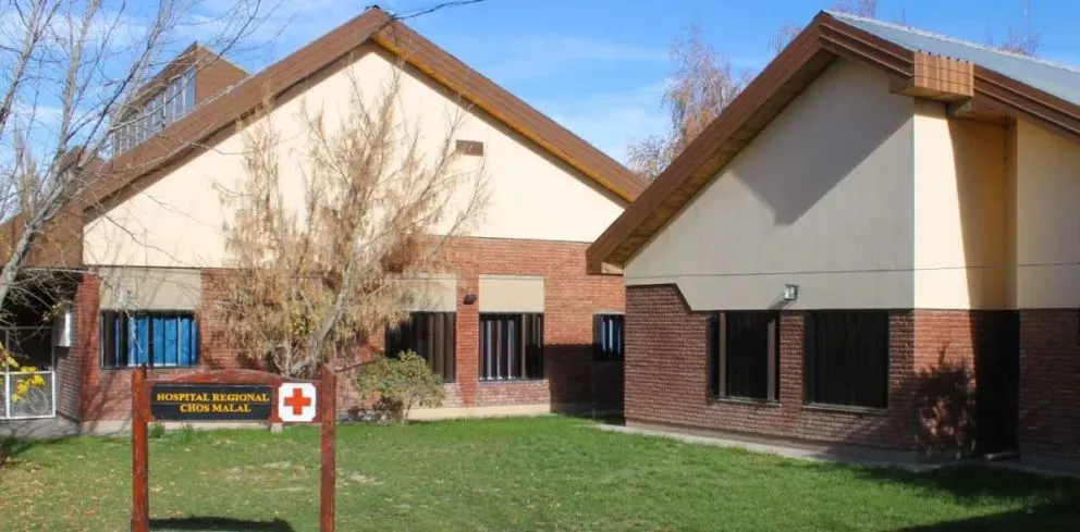 El sumario reveló que el doctor  no presentó certificados médicos que justificaran sus ausencias y tampoco se presentó a trabajar después de ser notificado.