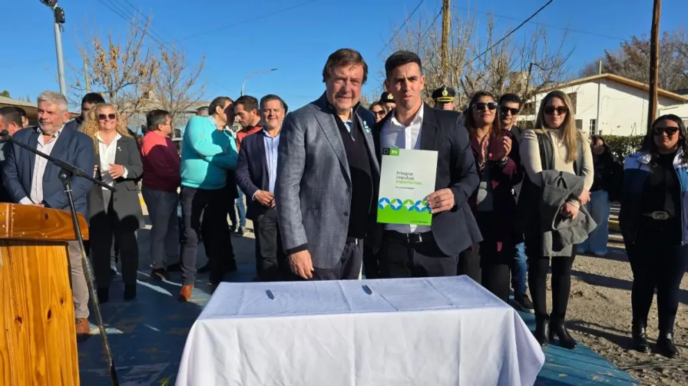 Chichinales se suma así al conjunto de municipios que están ejecutando obras con el bono petrolero. Foto (prensa Provincia).