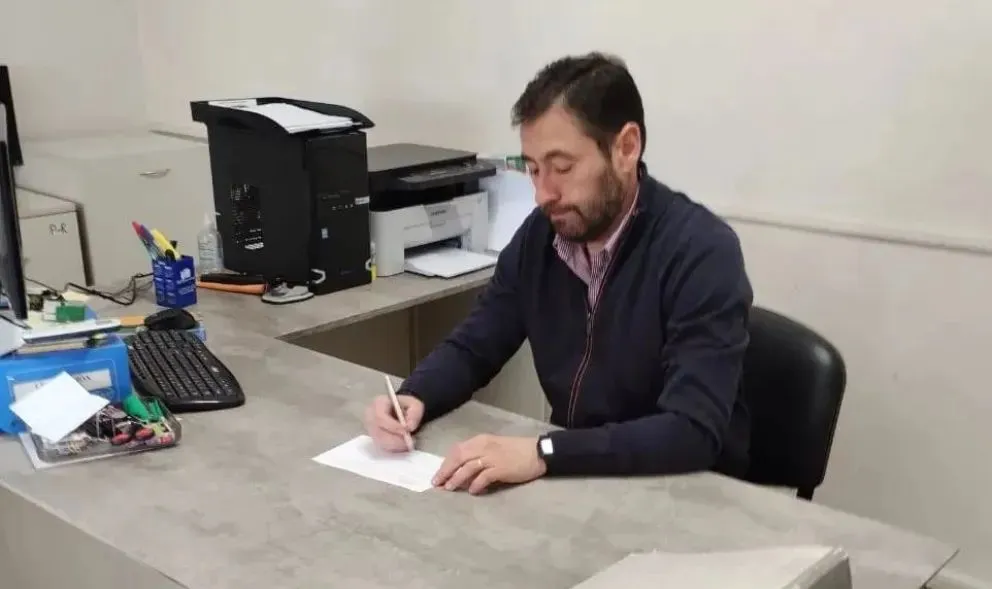 El intendente Marcelo Román, estando en vacaciones, firmó una resolución. Foto (Archivo).