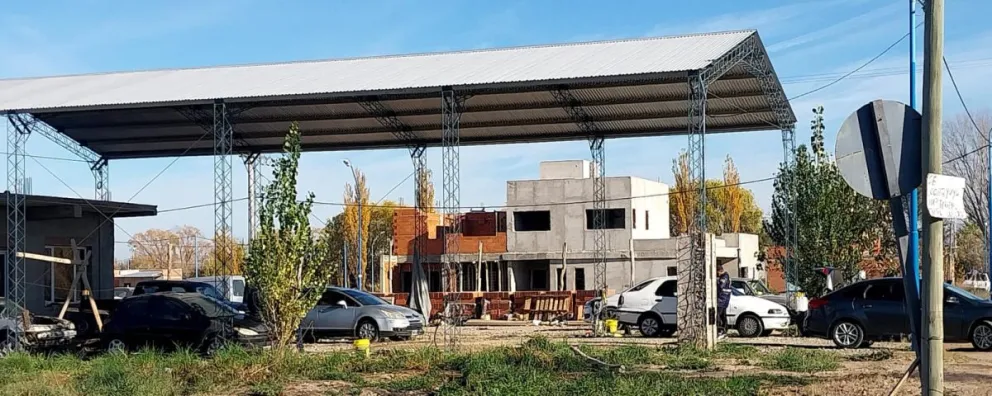 El allanamiento fue en la calle Alsina,  muy cerca del puente de ruta 6, cerca de los los galpones de San Formerio. 