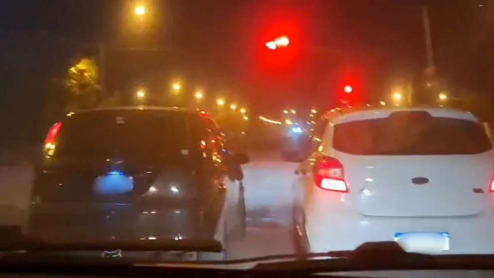 Fueron sorprendidas por dos autos que circulaban a alta velocidad.
