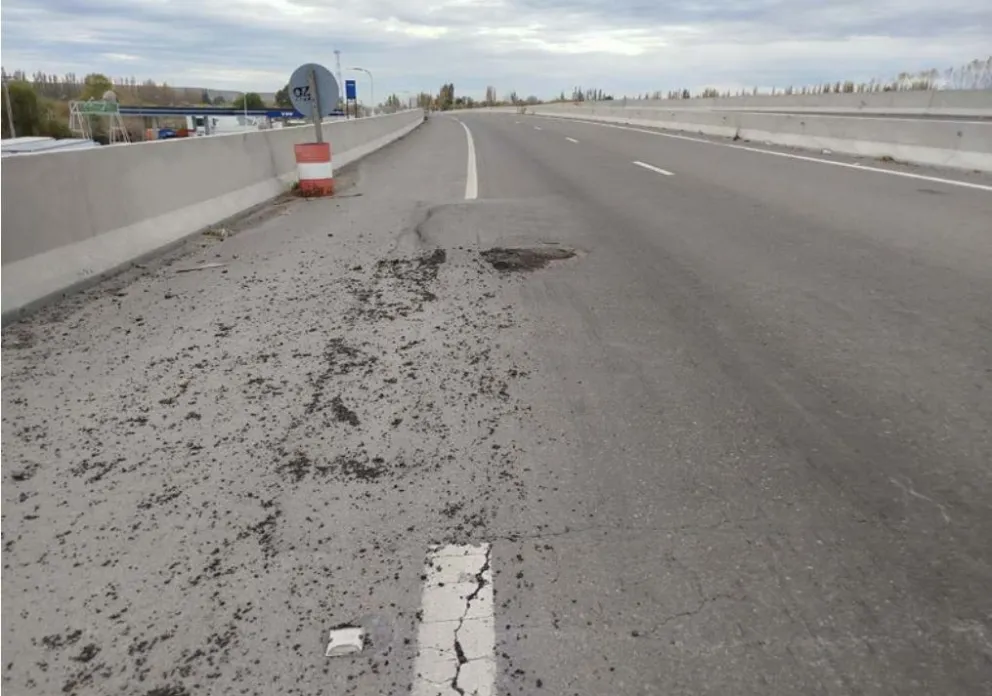 El mal estado de la ruta 22 es preocupante y genera peligro constante. 