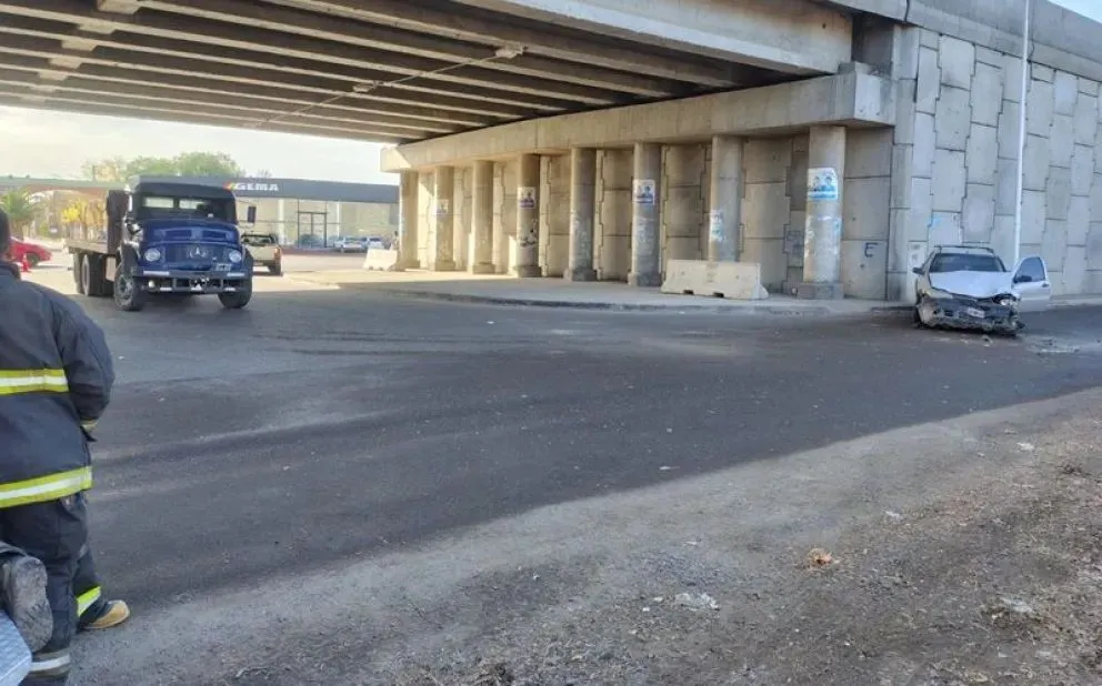 El siniestro se registró en la intersección de la avenida Perón y la colectora sur de la Ruta 22. (Foto gentileza)