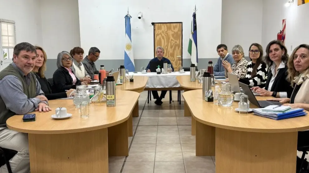 Unter rechazó la oferta salarial, y entre paros y feriados solo habrá un día de clases la semana que viene en el ámbito público rionegrino. Foto (Gobierno de Río Negro).