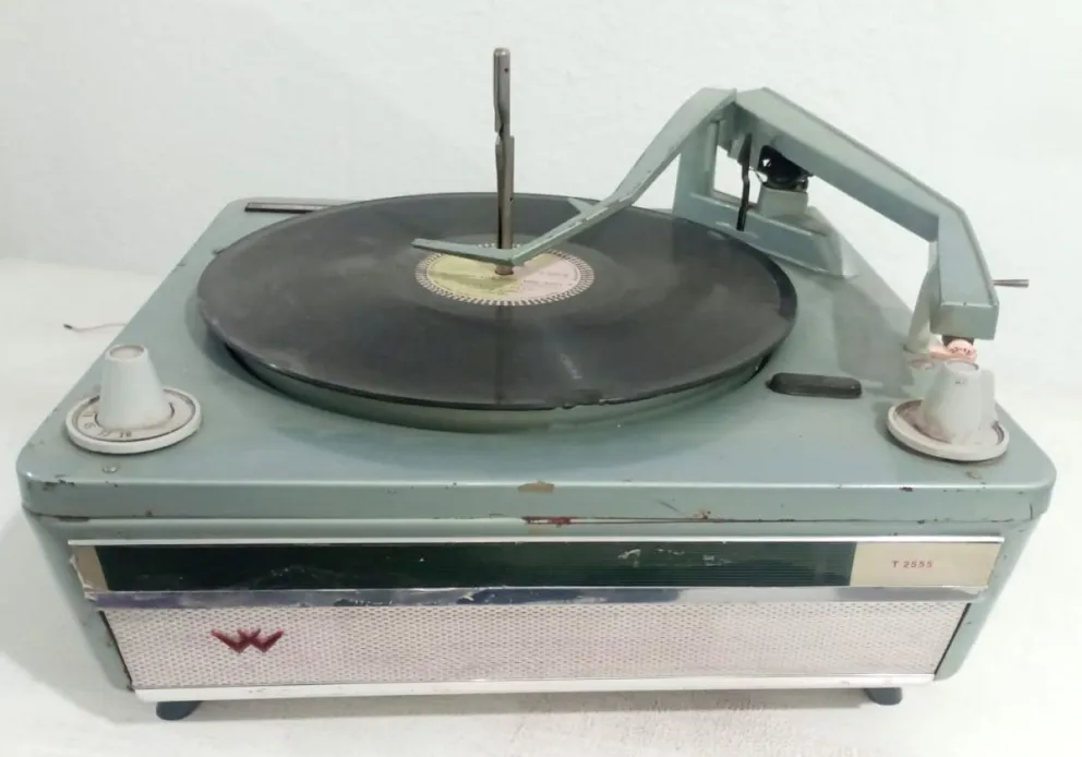 La exposición se titula “Del cilindro de Edison al casete en vivo” y propone un viaje a través de un siglo de tecnologías y formatos sonoros. Foto (Museo Comunicación).