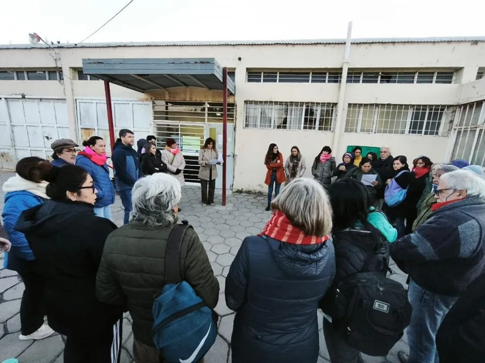 Se reunieron en el ingreso a la dirección del hospital.