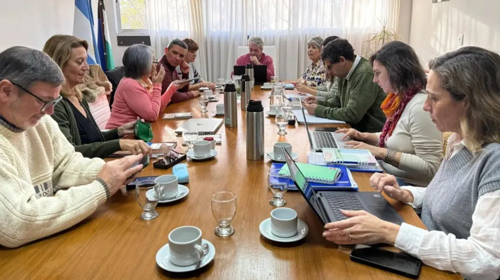 "Dirimen sus disputas internas de cara a las próximas elecciones del gremio con medidas alejadas de lo que necesitan las familias y estudiantes” , dijeron desde Educación. 