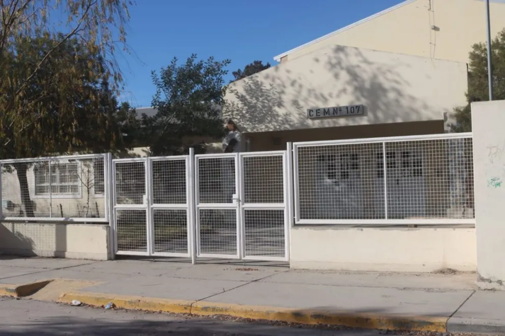 El hecho habría ocurrido el miércoles al finalizar el horario escolar. (Fotos Tania Domenicucci-ANR)
