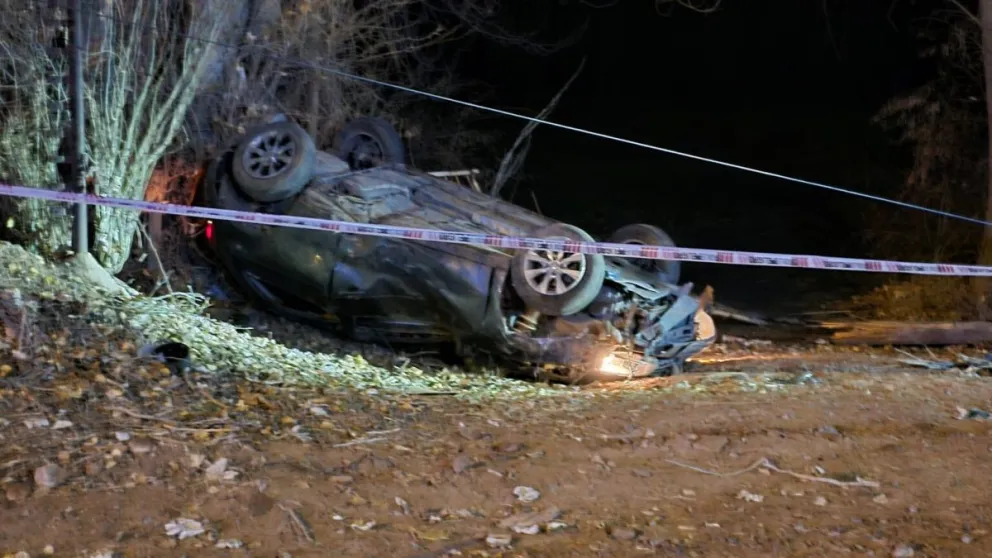 Los otros dos ocupantes fueron trasladados al Hospital Dr. Natalio Burd. (Foto gentileza Centenario Digital)