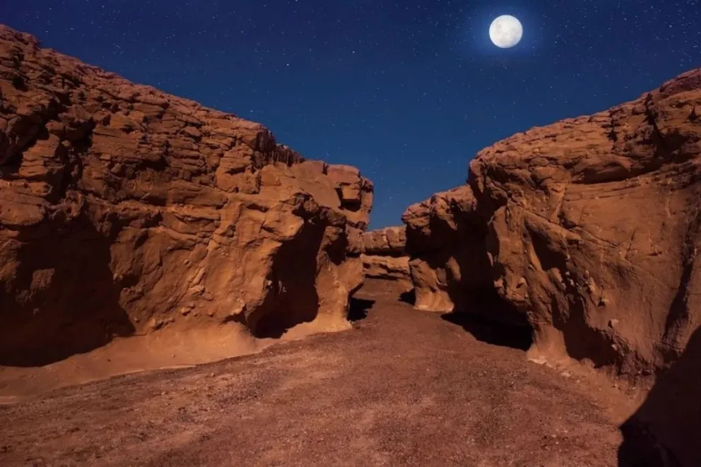 El Cañadón del Laberinto es uno de los atractivos y forma parte  del Valle de la Luna Amarillo. 