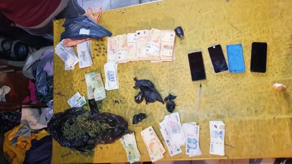 Despliegue policial en la zona norte de Roca permitió el secuestro de dos armas. 