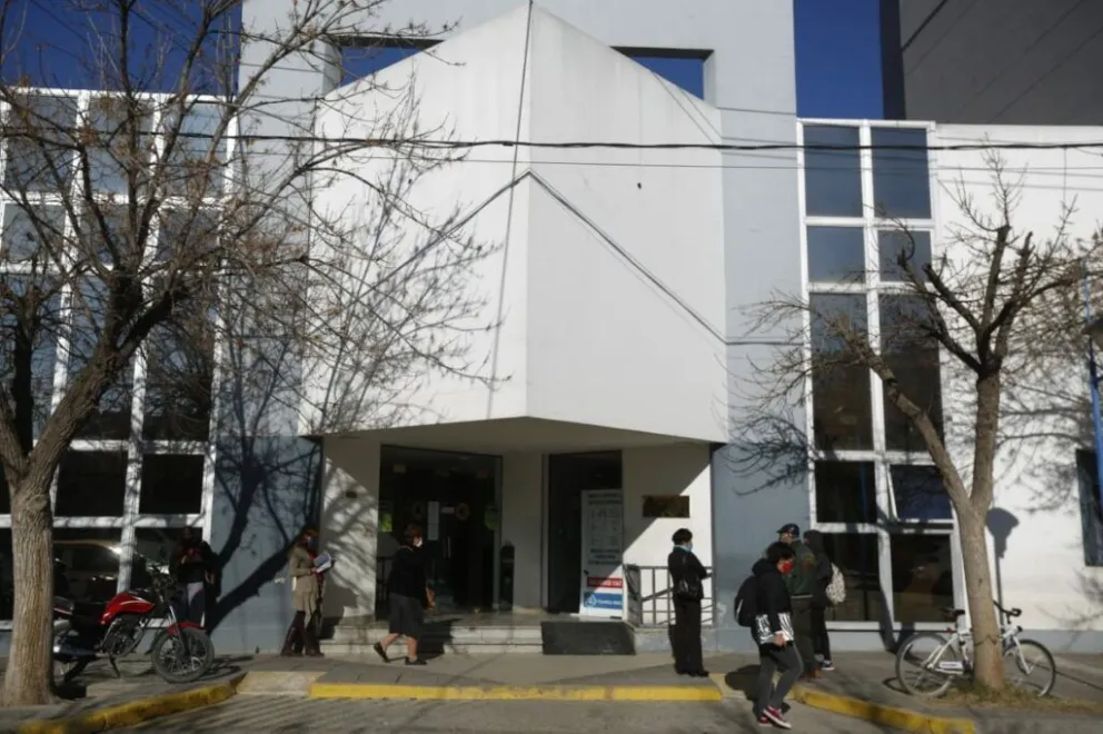 La víctima tiene 17 años y está en la terapia de la Clínica Roca. 