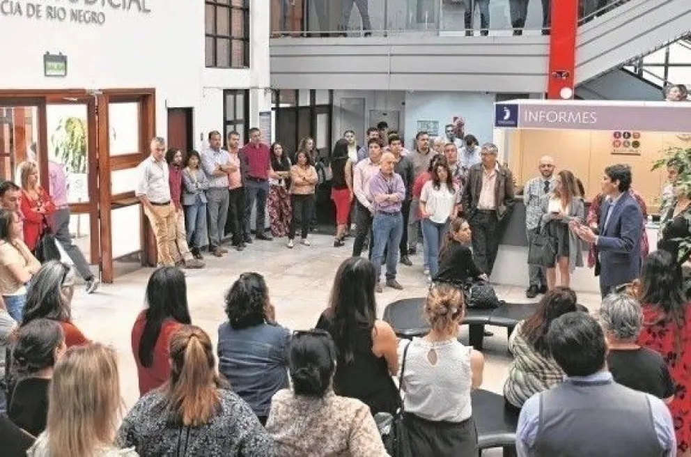 Las asambleas de toda la provincia aceptaron la propuesta salarial del STJ.