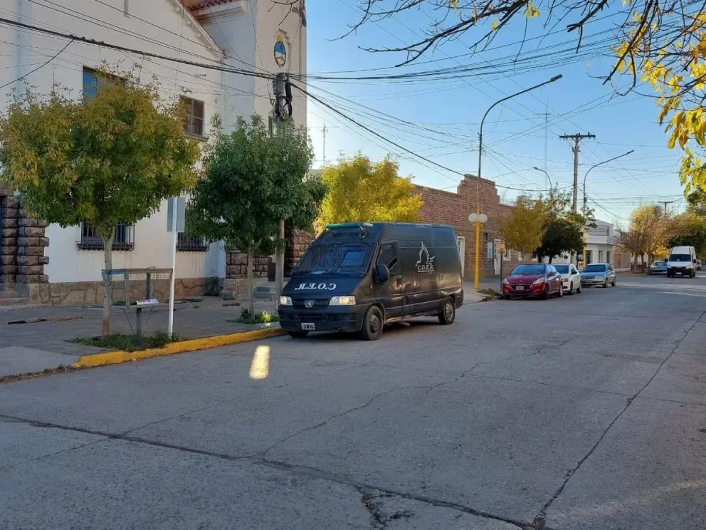 El allanamiento se realizó el sábado y estuvo encabezado por la BI. Colaboró Criminalística . Foto archivo LCR.