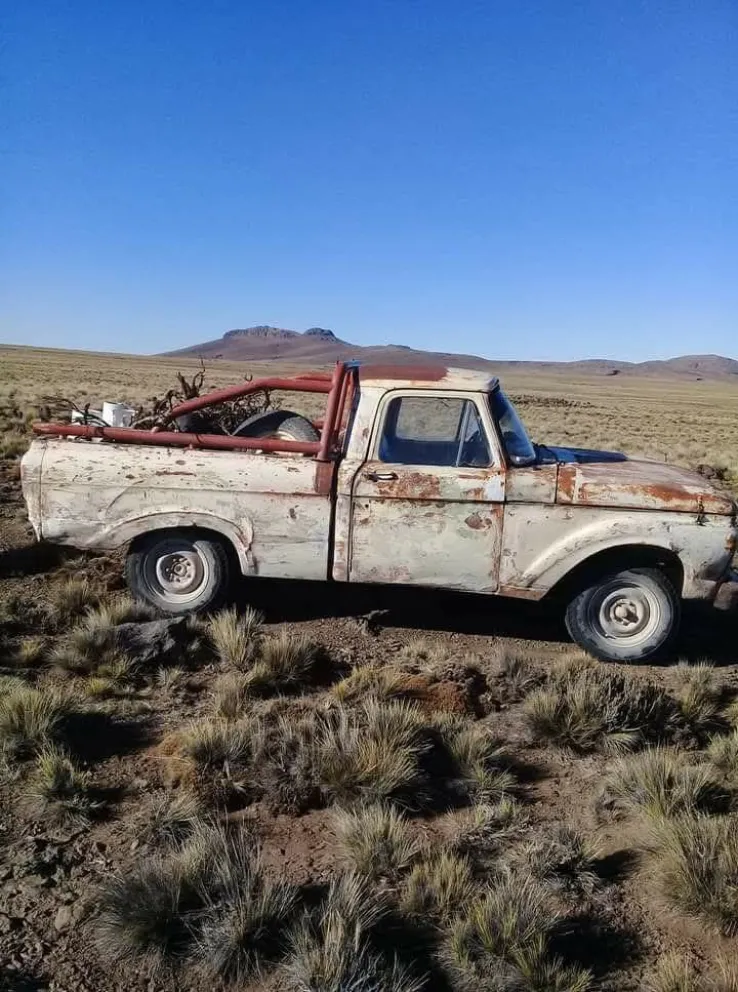 La camioneta para Julián tiene un gran valor, está llena de recuerdos, aventuras, y los primeros años de su hijo fueron en el asiento de esa mítica F100.