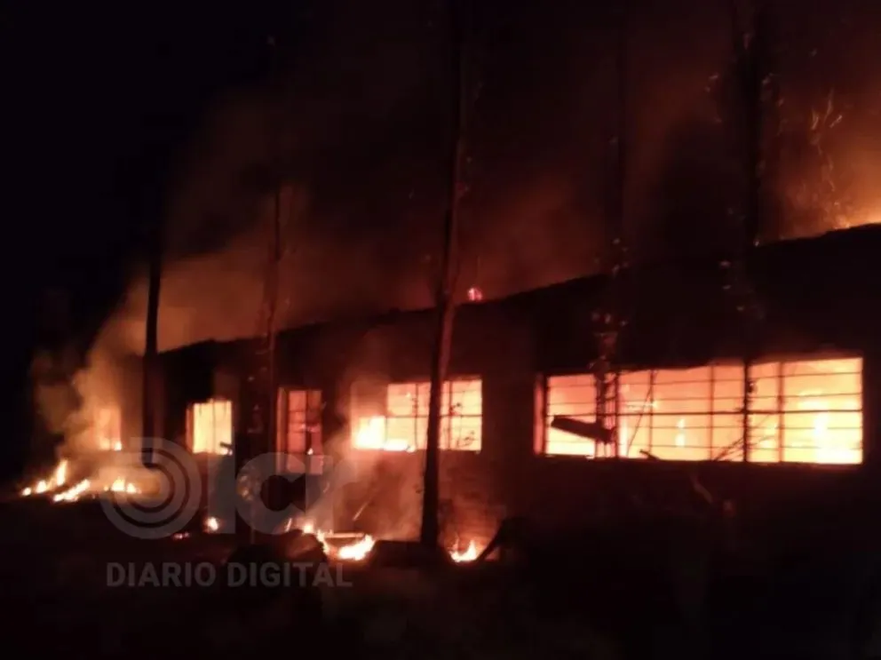 El fuego se habría originado en una estufa a leña. El hombre estaba en su momento de descanso y cuando despertó estaba envuelto en llamas. Foto (LCR)