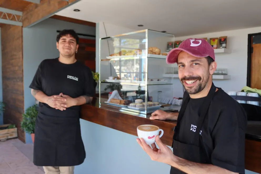 Rodrigo, Federico y Cristian son quienes llevan adelante esta nueva opción gastronómica. 