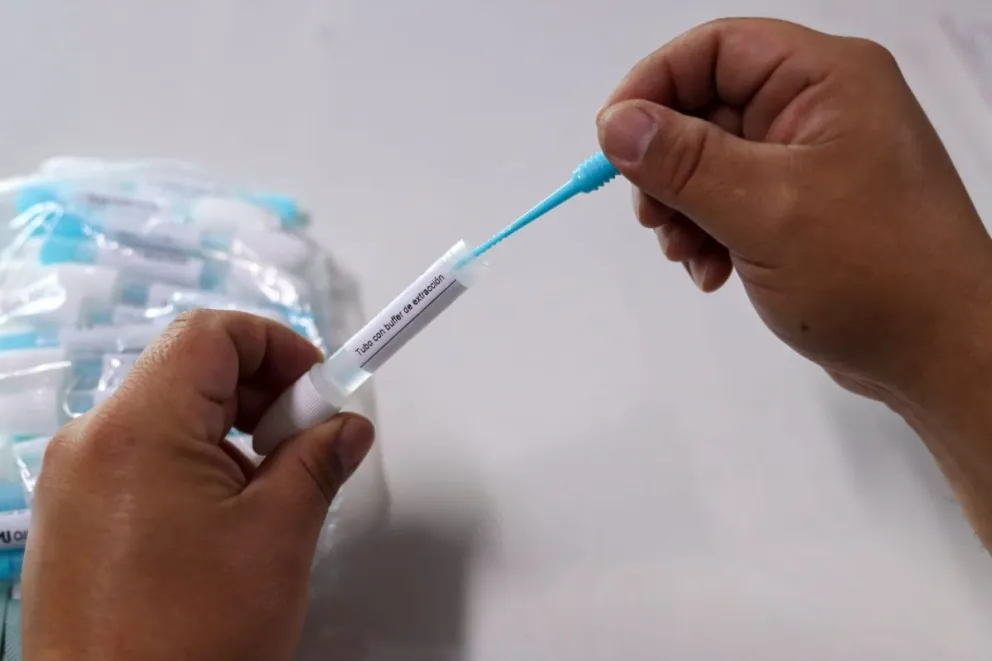 El test con el cuál se realiza la prevención del cáncer de colon. Foto: (Tania Domenicucci - ANRoca)
