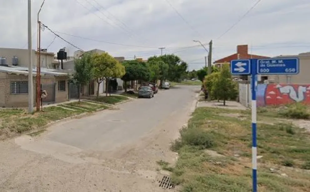 En esa zona de Roca hay varios complejos de departamentos y algunos locales comerciales. 