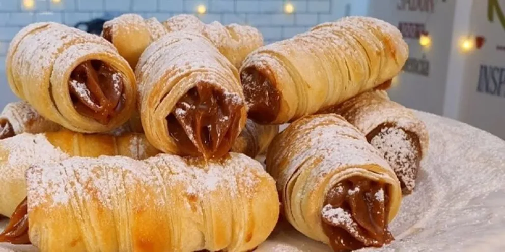 Cañoncitos rellenos de dulce de leche.