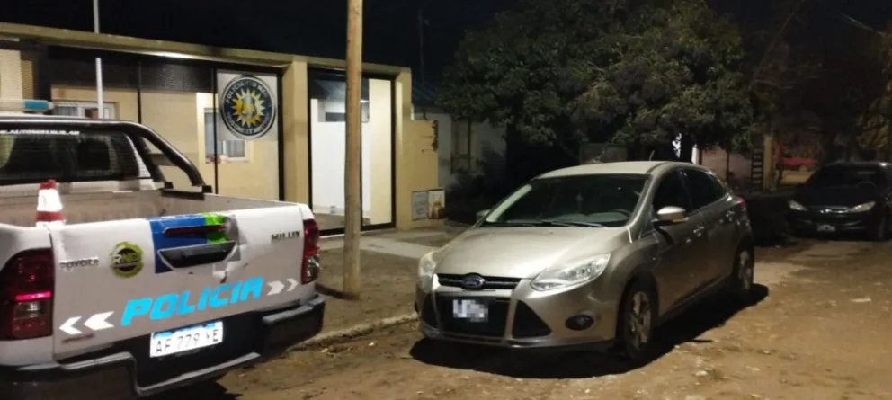 El auto fue encontrado en la sector oeste de Roca. Foto gentileza Policía de Río Negro.