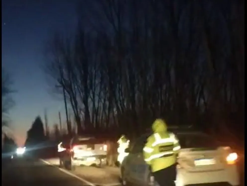 El autovuelco fue en la Ruta 65, a unos kilómetros de Roca. Foto (gentileza).