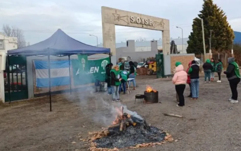Según denuncian desde ATE, los trabajadores de diversas áreas no cuentan con indumentaria adecuada. Foto (ATE)