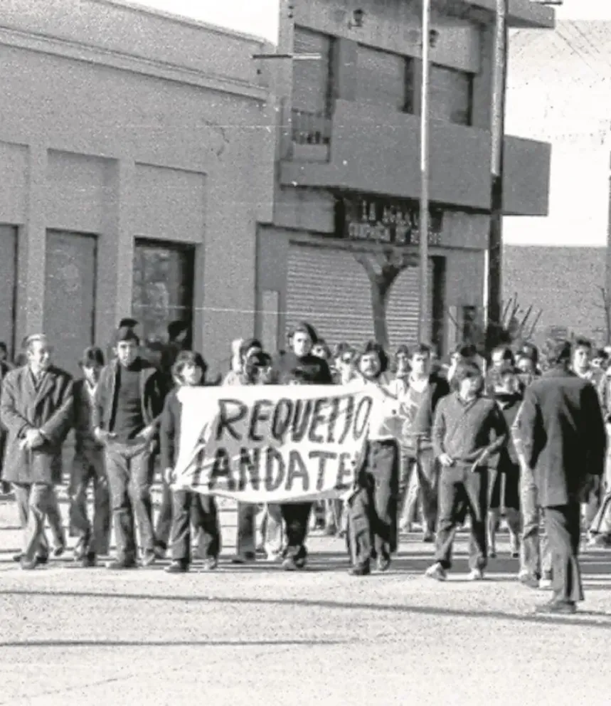La ciudad estuvo convulsionada, con renuncias, represión en las calles y una lamentable muerte. 