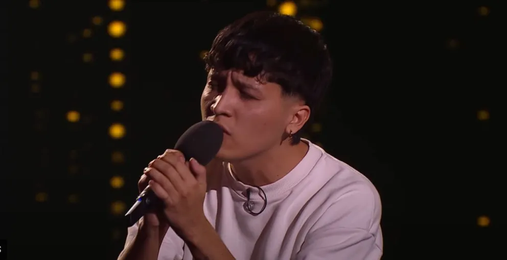 Conmovió al jurado y logró avanzar a la siguiente ronda del programa musical. Foto gentileza La Voz.