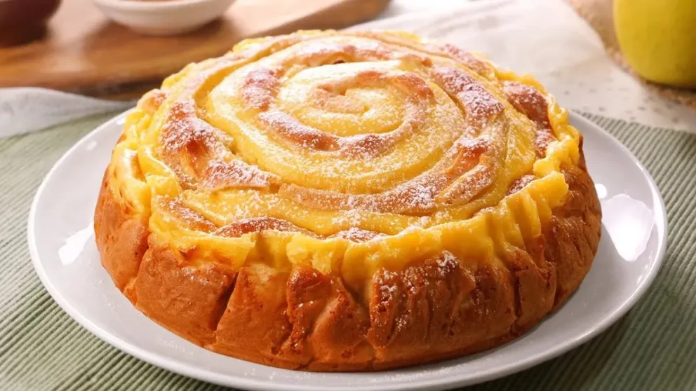 Torta con crema pastelera.