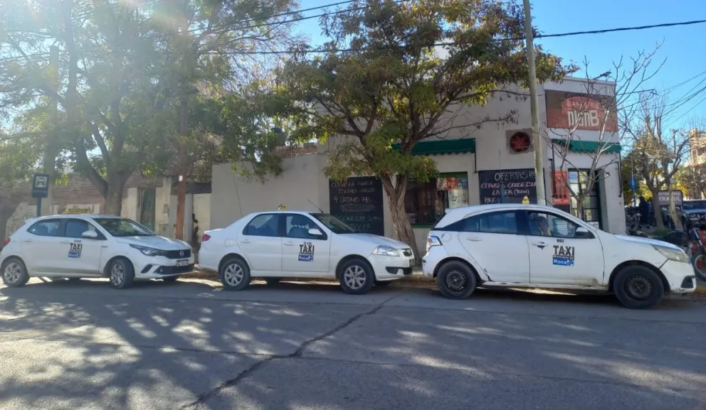 Los taxistas de Roca advierten una "situación difícil" en la calle. Foto: Tania Domenicucci