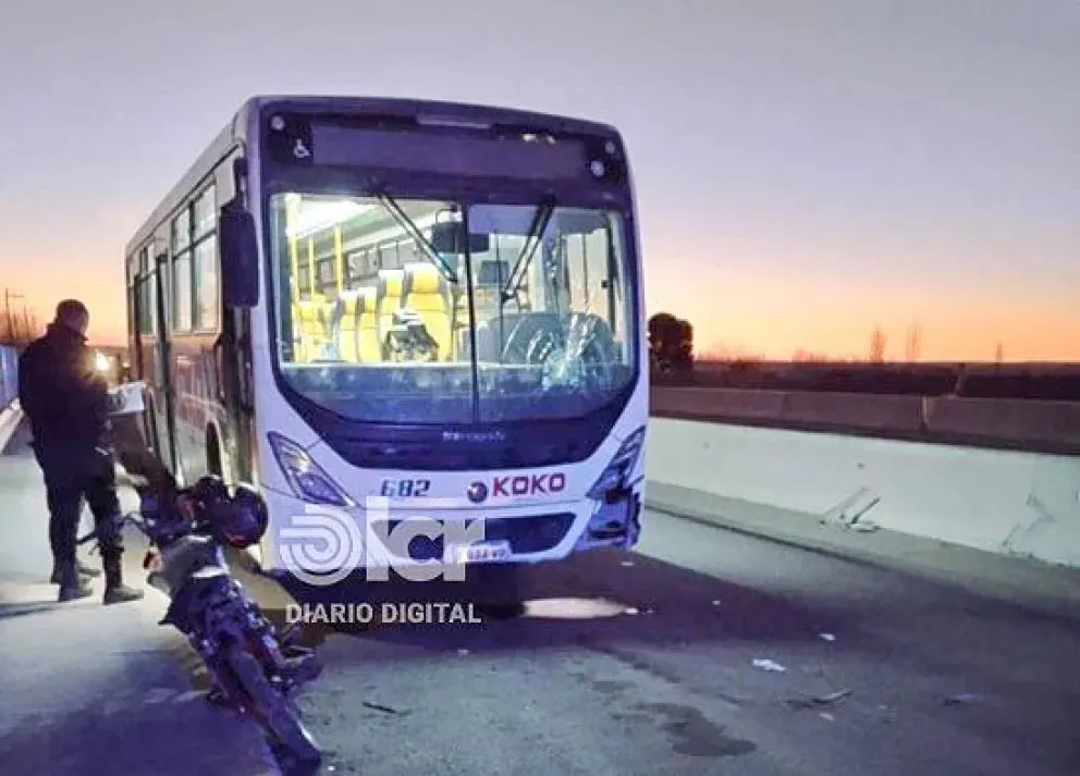 El choque entre el KoKo y la moto Zanella de 150 cc se produjo alrededor de las 18  y a la altura del puente Los Tilos. (Foto gentileza).
