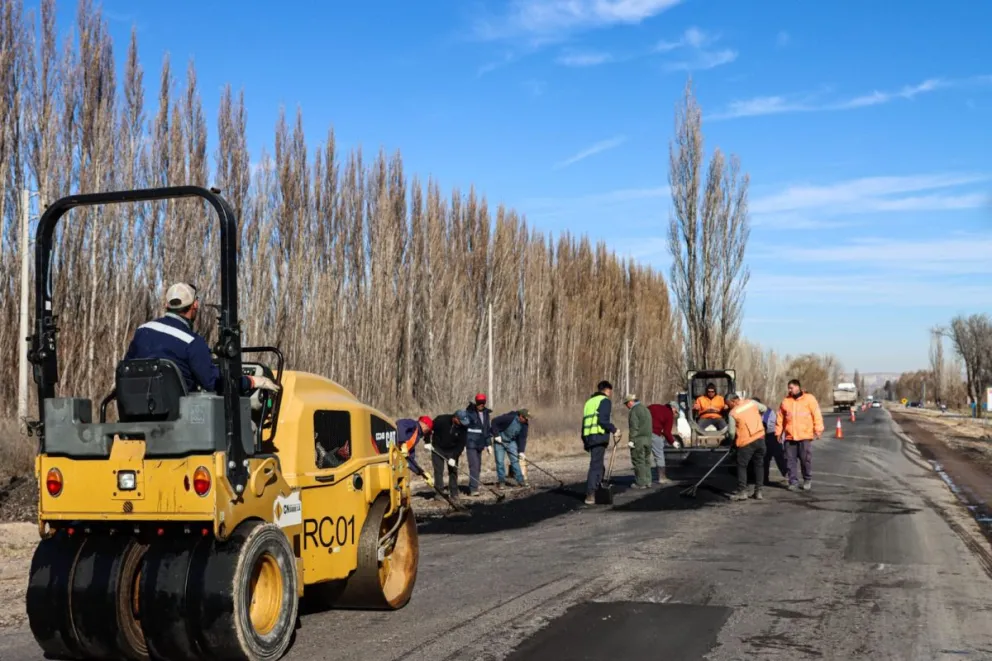 Los trabajos avanzan en la ruta 6 a unos kilómetros de la rotonda con la 22. Hay demoras de tránsito. Foto (Tania Domenicucci-ANR)