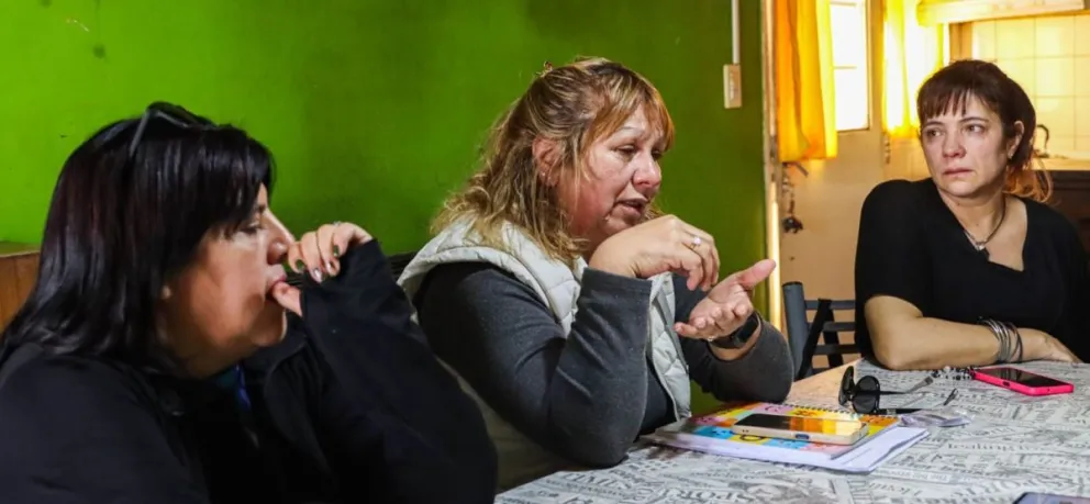 De izq. a derecha. Mónica, Mirtha y Mercedes, las abuelas de Valentín, quienes organizan la marcha a un año de la muerte del pequeño. Foto (Tania Domenicucci-ANR)