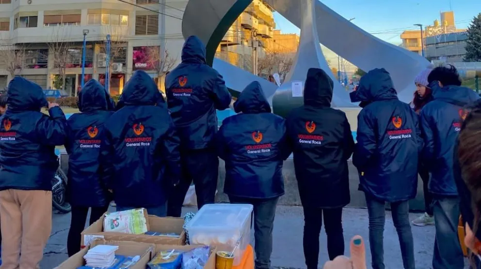 Entre 20 y 30 voluntarios, trabajan para brindarle una mano a quienes más necesitan. 
