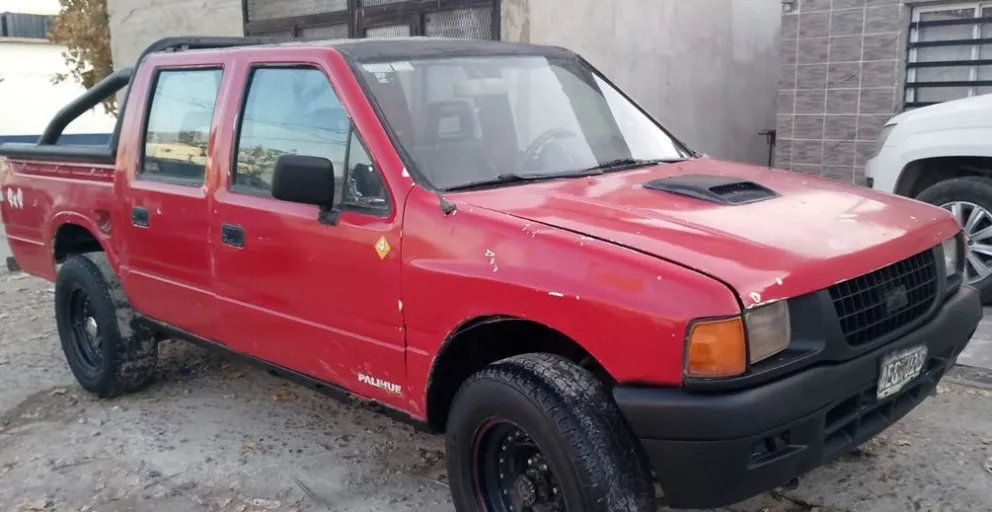 La camioneta es una Chevrolet Luv 4x4 patente AEG 016