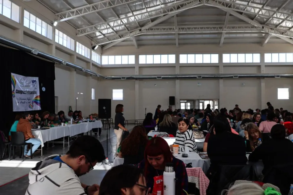 El congreso se realizó en el SUM de el CET 33 de Quinta 25 en Roca. 