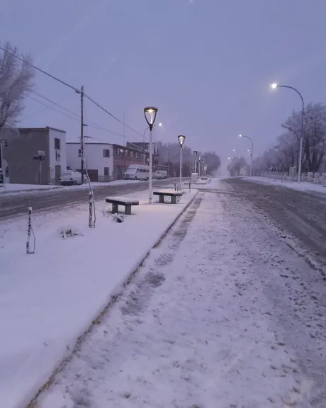 Nev&oacute; en la L&iacute;nea Sur y apareci&oacute; el "Eternauta rionegrino": las postales del temporal