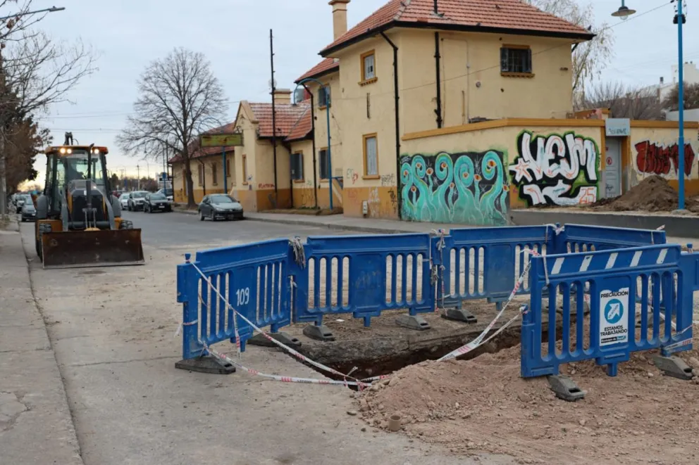 Además de las vallas, en el sector hay presencia de maquinarias. Foto: (Tania Domenicucci)