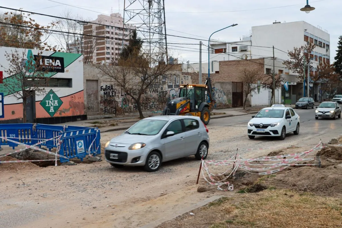 En el tramo afectado tambi&eacute;n hay maquinarias. Foto: (Tania Domenicucci)