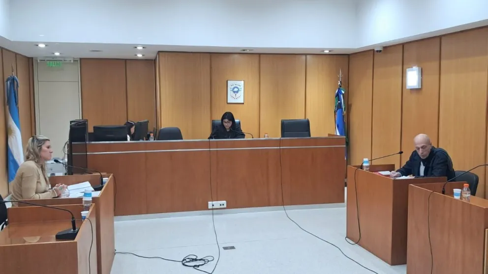 La mujer  solicitó auxilio policial porque el padre de sus dos hijas había ingresado al patio de la vivienda,