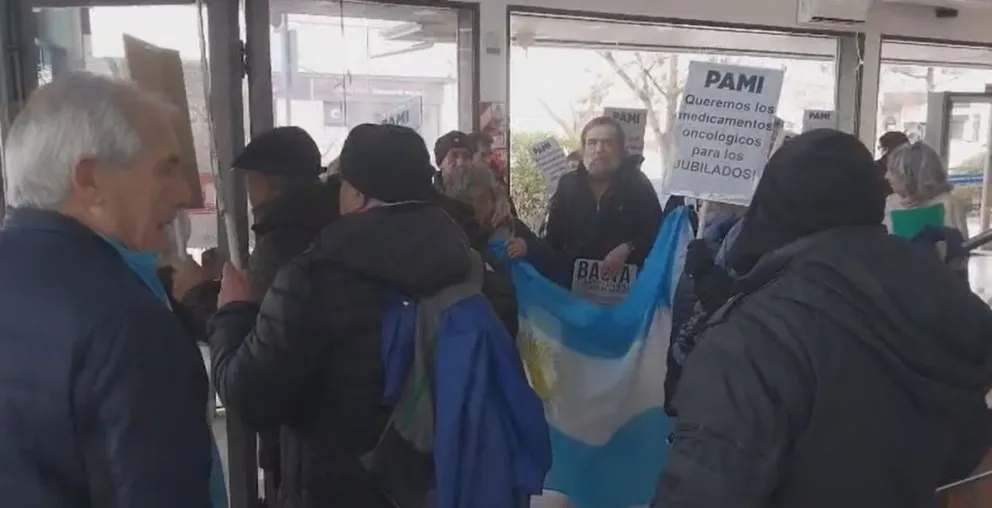 La protesta fue cerca de las 10 y se podría repetir el próximo viernes. Foto: ANR