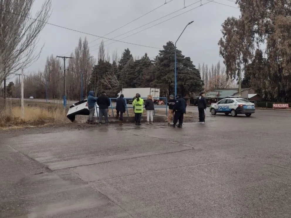 En el lugar trabajó personal de la Policía de Río Negro y del equipo de emergencias SIARME. (Foto gentileza)