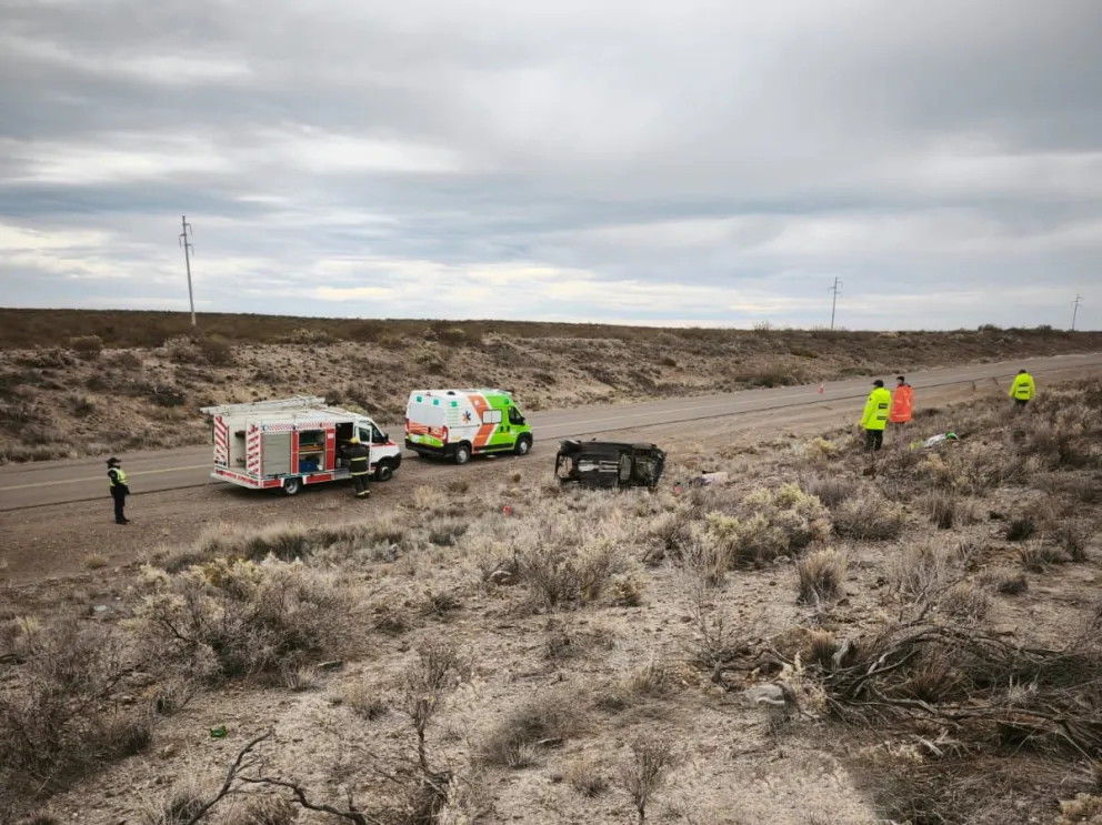 Comunicaron que el conductor se encuentra en estado de shock, pero está estable. (Foto ANRoca)