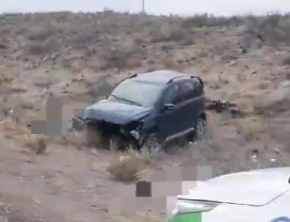 El coche es una VW Suran que a pesar del vuelco mantuvo el formato de su habitáculo. 