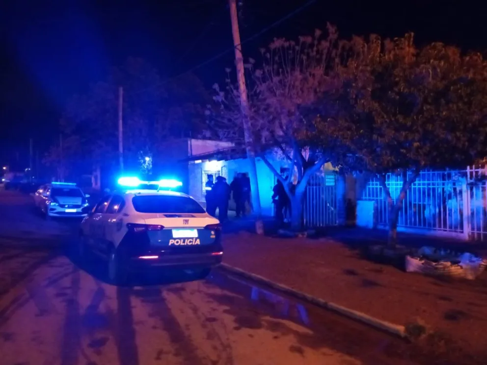 Un hombre fue asaltado en la madrugada del miércoles mientras se dirigía a una farmacia ubicada en Damas Patricias al 1000, en Roca. Foto (Policía de Río Negro)